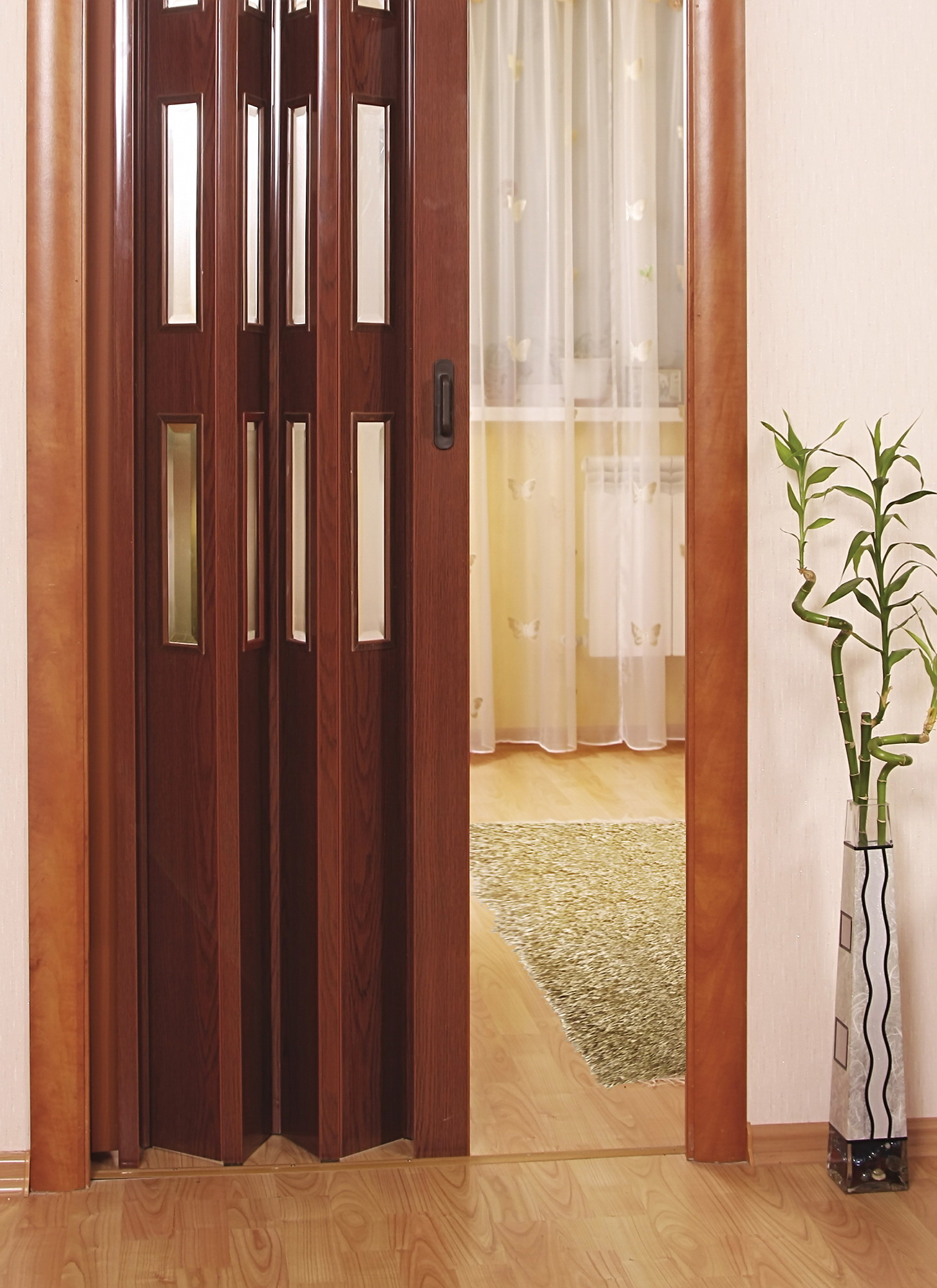 Складная дверь гармошка деревянная купить в СПб | Дверь гармошка из МДФ, из дерева - цена
